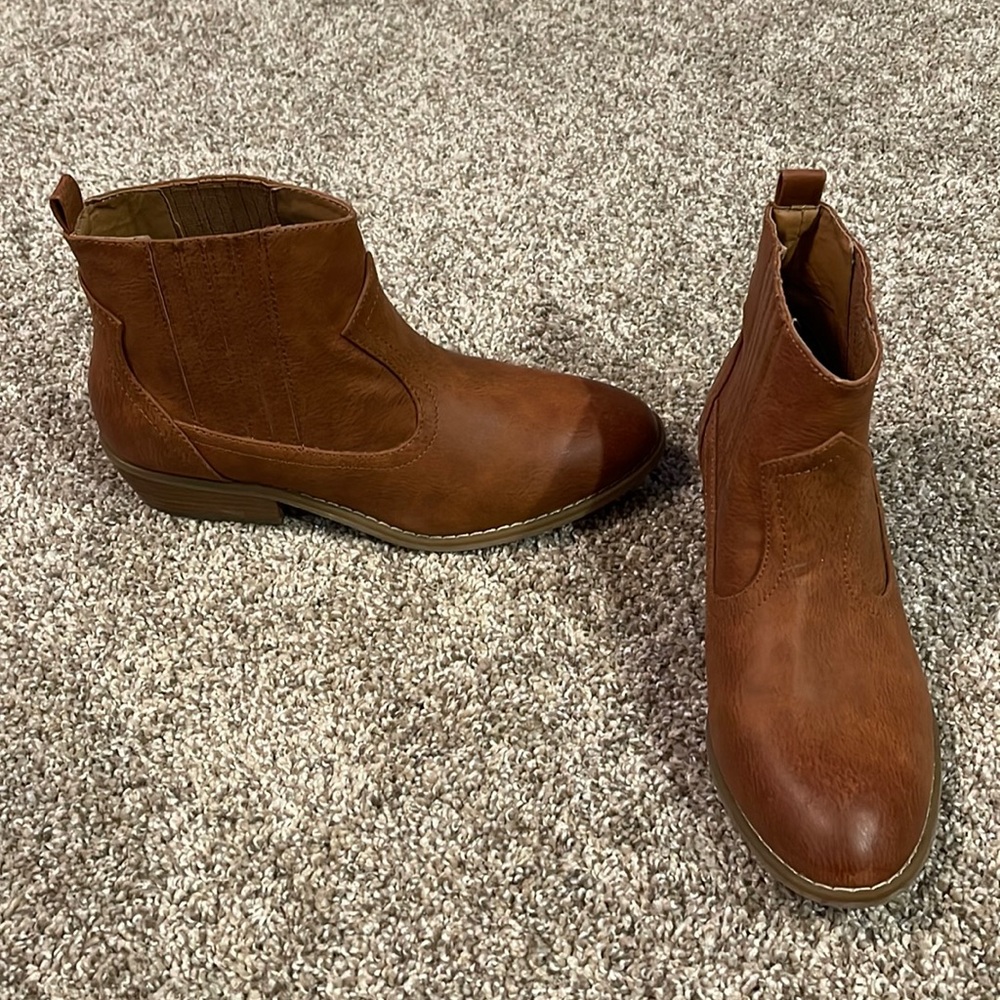 Universal Thread Brown Booties